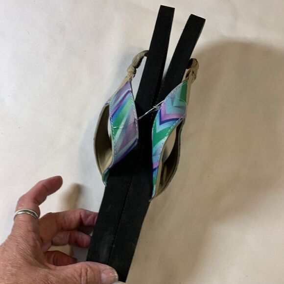 Fun Flops Size 9. Multicolor blue, lilac and green NWOT - Picture 3 of 8